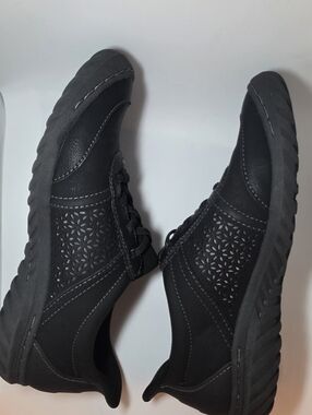 JBU Veronica Touchless slip-on sneakers for women, designed for hands-free entry